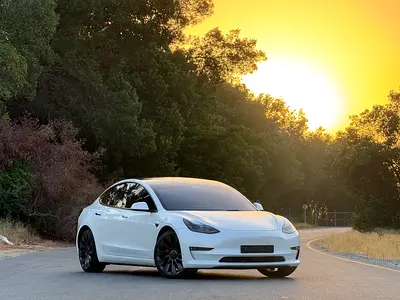 TESLA MODEL 3 PERFORMANCE GCC 2023 Service history (under warranty till 2031)  تيسلا موديل ٣ بيرفورم