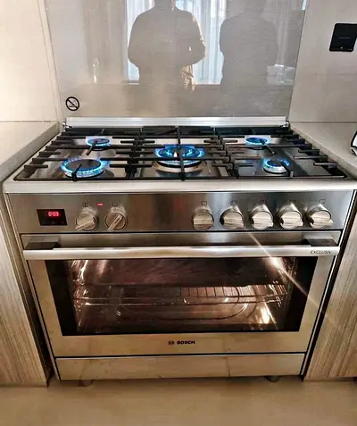 Bosch Series 8 Dual Fuel Top Gas Oven Electric Cooker 90 cm | Premium Italian Engineering