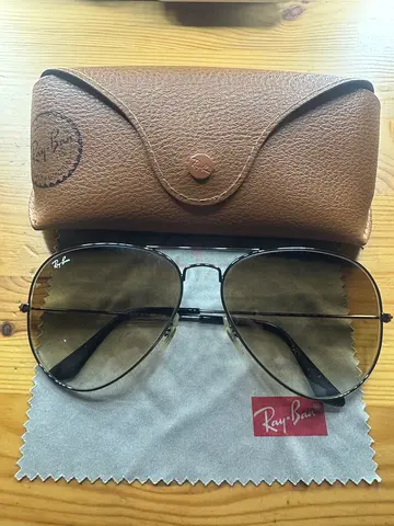 Ray-Ban Aviator Sunglasses with Case