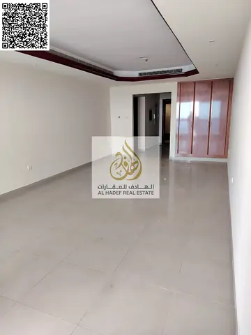 استلام فوري — تملك حر لجميع الجنسيات  فرصة مميزة لامتلاك شقة فاخرة بمساحة كبيرة في موقع استراتيجي على كورنيش عجمان، بإطلالة بانورامية مفتوحة بالكامل ع