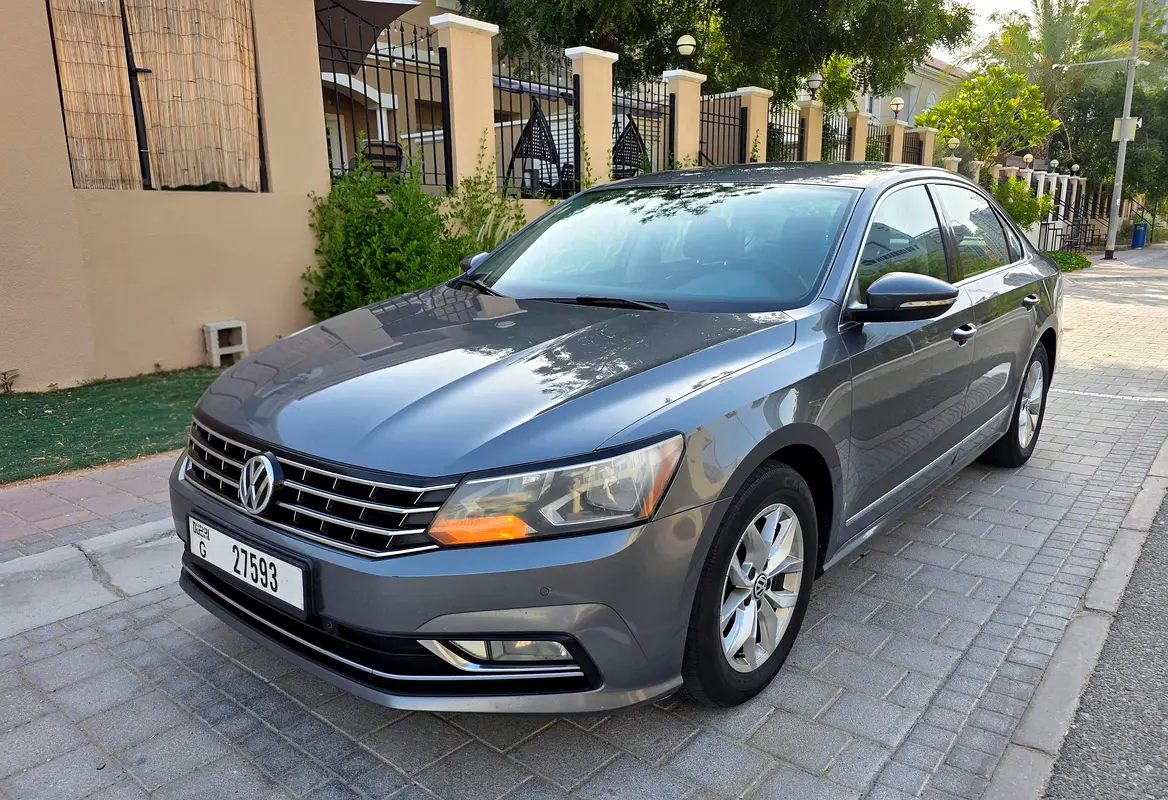 Volkswagen Passat 2016 — photo 1 of 18