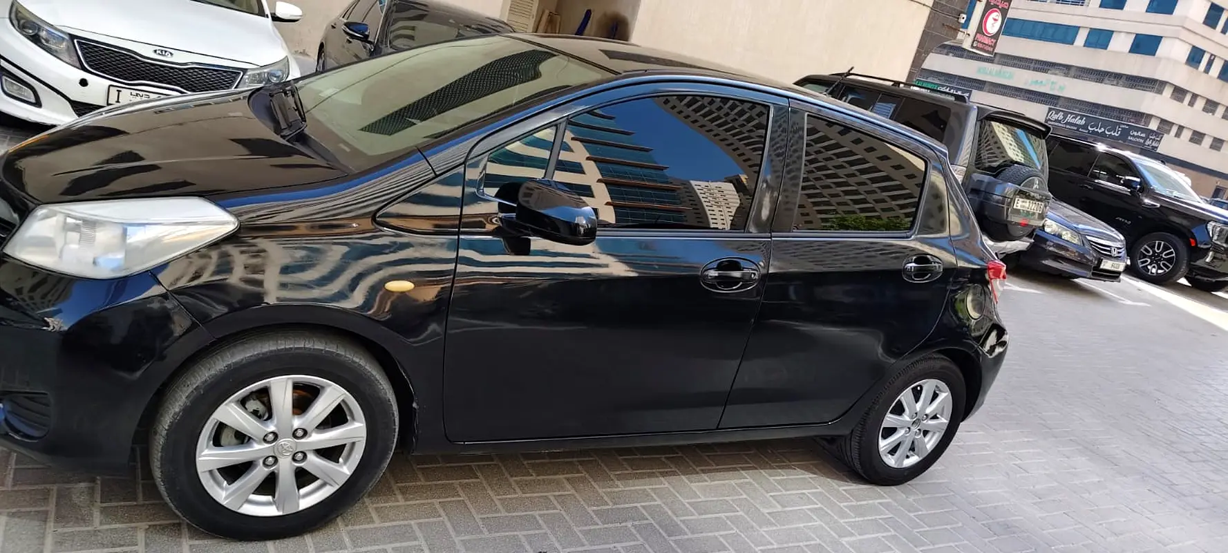 Toyota Yaris 2013 — photo 1 of 13