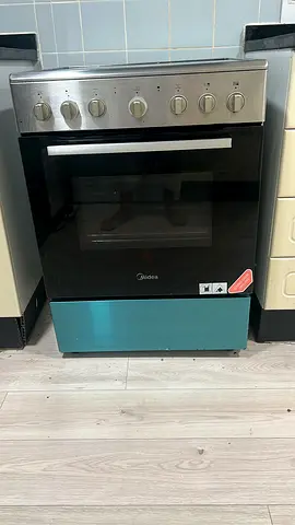 Midea freestanding electric oven/stove - good working condition