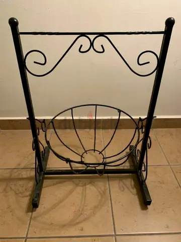 Black metal Flower or plant pot stand