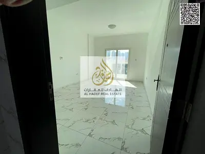 📌 للإيجار السنوي – شقة غرفتين وصالة | 3 حمام | بلكونة | خزائن بالحائط | الراشدية 2 – عجمان | عائلات فقط | موقع مميز