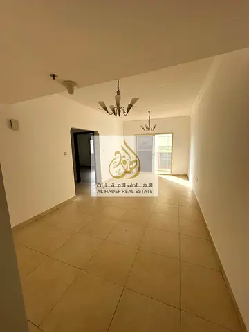 الايجارسنوي عجمان النعيميه 1 شارع الاتحاد اسواق الامارات و دي دو دي غرفه وصاله بلكونه  تكيف مركزي مطبخ غازمركزي 2 حمام غرفه ماسترخزانات بالحوائط  تشطي