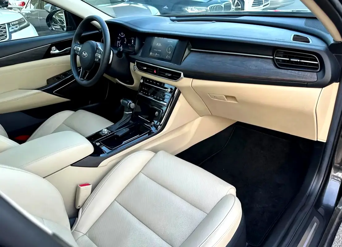 Kia Cadenza 2021 — photo 1 of 4