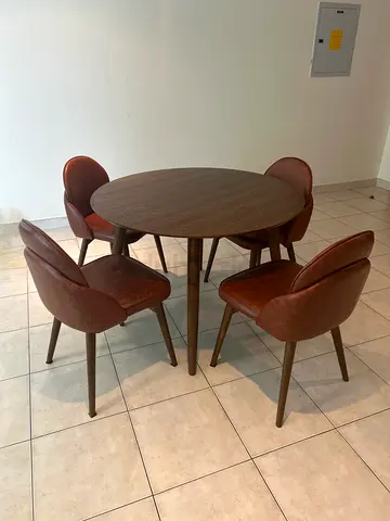 Dining Table with 4 chairs