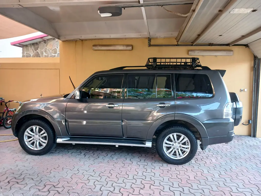Mitsubishi Pajero 2016 — photo 1 of 8