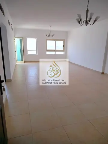 الايجارسنوي في عجمان منطقة النعيميه 1 شارع الاتحاد اسواق الامارات و دي دو دي  شقه غرفتين وصاله بلكونه تكيف مركزي مطبخ غاز مركزي 2 حمام  بركن سياره دخل