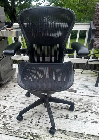 For sale Herman miller Aeron size B