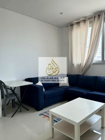 شقة غرفة وصالة مفروشة للإيجار في الشارقة الخان بتشطيب ممتاز وموقع مميز قريب من الكورنيش وقريب من جميع الخدمات
