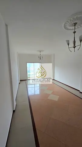 للإيجار السنوي – عجمان 🌟  شقة غرفتين وصالة بمساحة واسعة مع 2 حمام وبلكونة مميزة، تقع في منطقة النعيمية 2 على شارع الملك فيصل، موقع استراتيجي قريب من