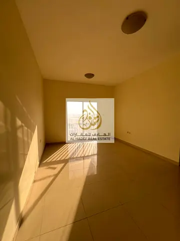 الايجار سنوي في عجمان منطقة النعيميه 3 جنب السفيرمول البنايه عائلات غرفه وصاله مطبخ منفصل عائلات  بلكونه مع تكيف مركزي مع 1 حمام