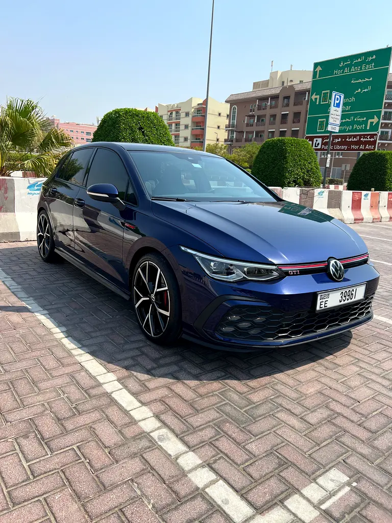 Volkswagen Golf 2022 — photo 1 of 11