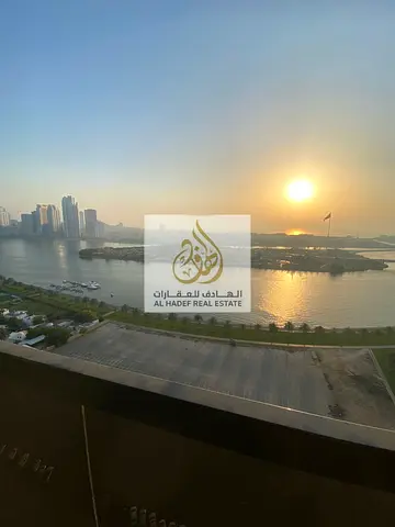 شقه ثلاث غرف في المجاز1اول ساكن مع اطلاله جيم ومسبح و2باركنج وصيانه وتصديق مجاني بسعر لا ينافس