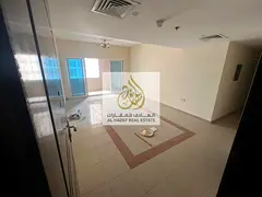 Built-in wardrobes, free parking, laundry room, central gas, balcony, very spacious