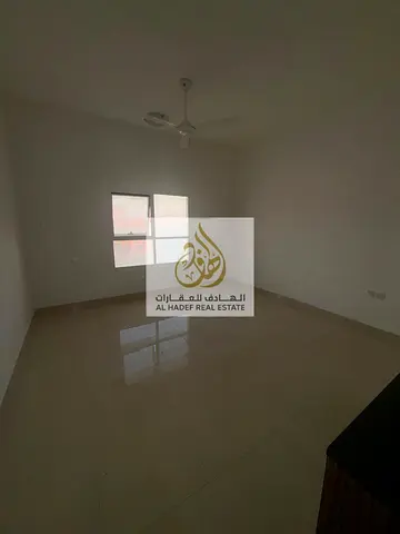 استديو مع مطبخ شبة مفصول  المويهات 3  تكيف مركزي ومساحة واسعه  السعر 21 الف  4دفعات  تامين 2000