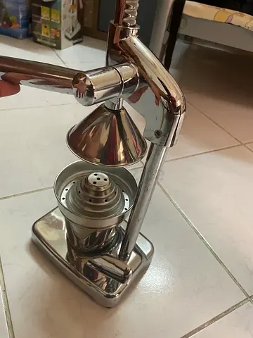 Juice squeezer