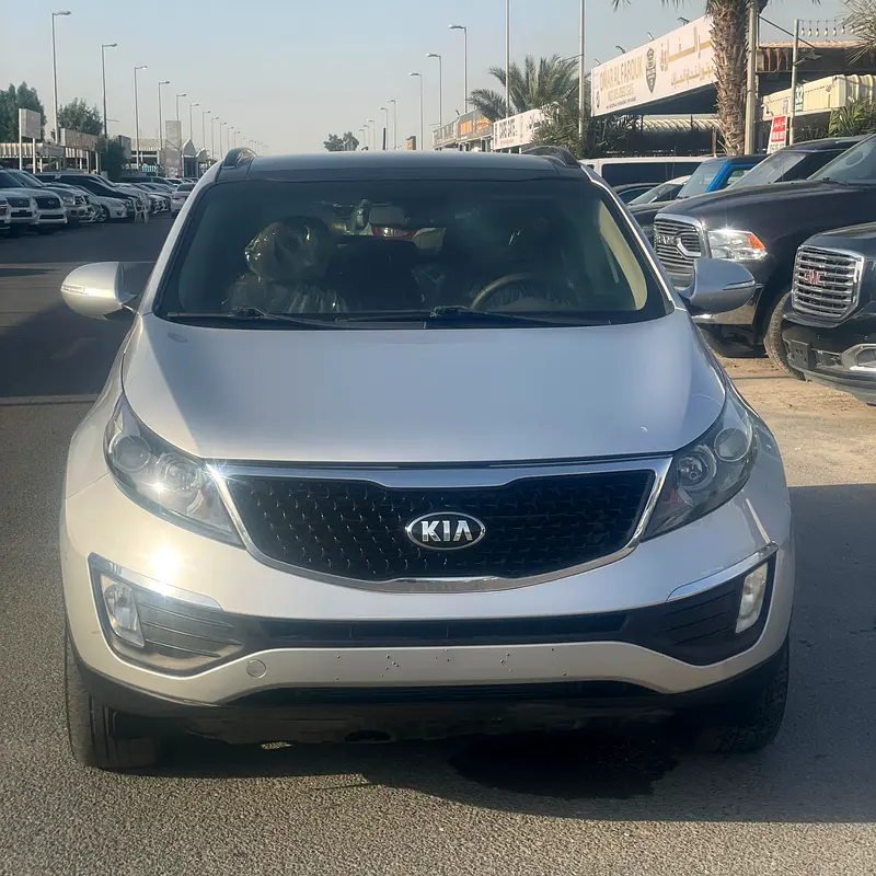 Kia Sportage 2012 — photo 1 of 11