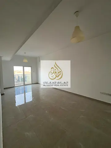 غرفه وصاله مع اتنين حمام تانى ساكن مساحات كبيره جدا مع صاله منعزله واطلاله مفتوحه ويوجد باركنج مجانا امام المبني