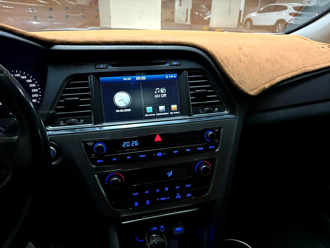 Hyundai Sonata 2015 — photo 1 of 7