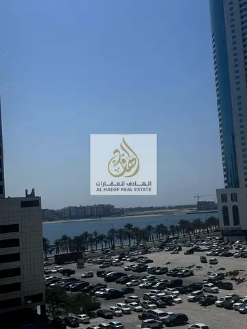 الآن فرصة لا تعوض.. سكن راقٍ في قلب الخان! 🌊✨🌶️ متاح الآن شقة واسعة (غرفتين وصالة) في واحدة من أجمل مناطق الشارقة، الخان. موقع مثالي يجمع بين الراحة