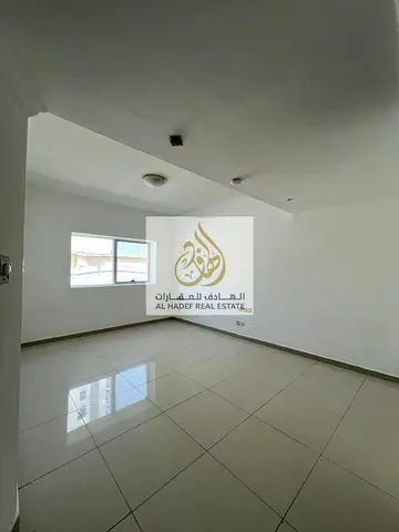 استوديو للإيجار في الشارقة – التعاون خلف مستشفى أوريانا | مساحة ممتازة وتشطيب راقي | موقع مميز قريب من دبي وجميع الخدمات | الدفع على 4 دفعات | بناية ع