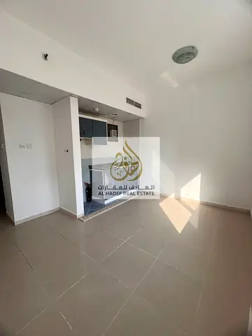 استوديو للإيجار السنوي في الشارقة – التعاون | موقع مميز قريب من مول العرب ونستو ودوار التعاون | سهولة الوصول إلى دبي | أسعار تبدأ من 26,000 درهم | 4 د