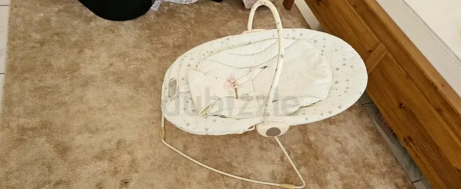 Baby bouncer / rocker with gentle vibrations - used, good condition