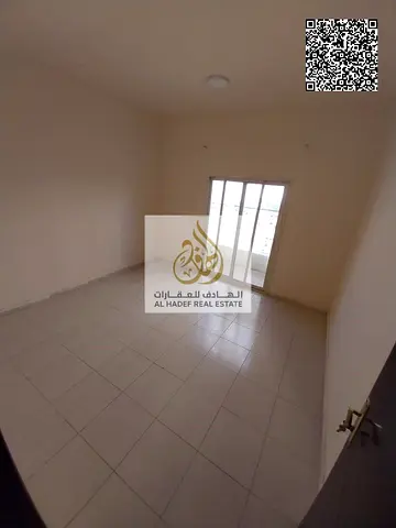 غرفتين وصالة للإيجار بجوار أبراج الفالكون | 2 حمام | 33,000 درهم