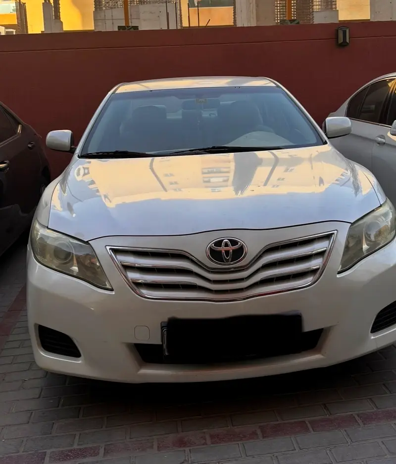 Toyota Camry 2011 — photo 1 of 3