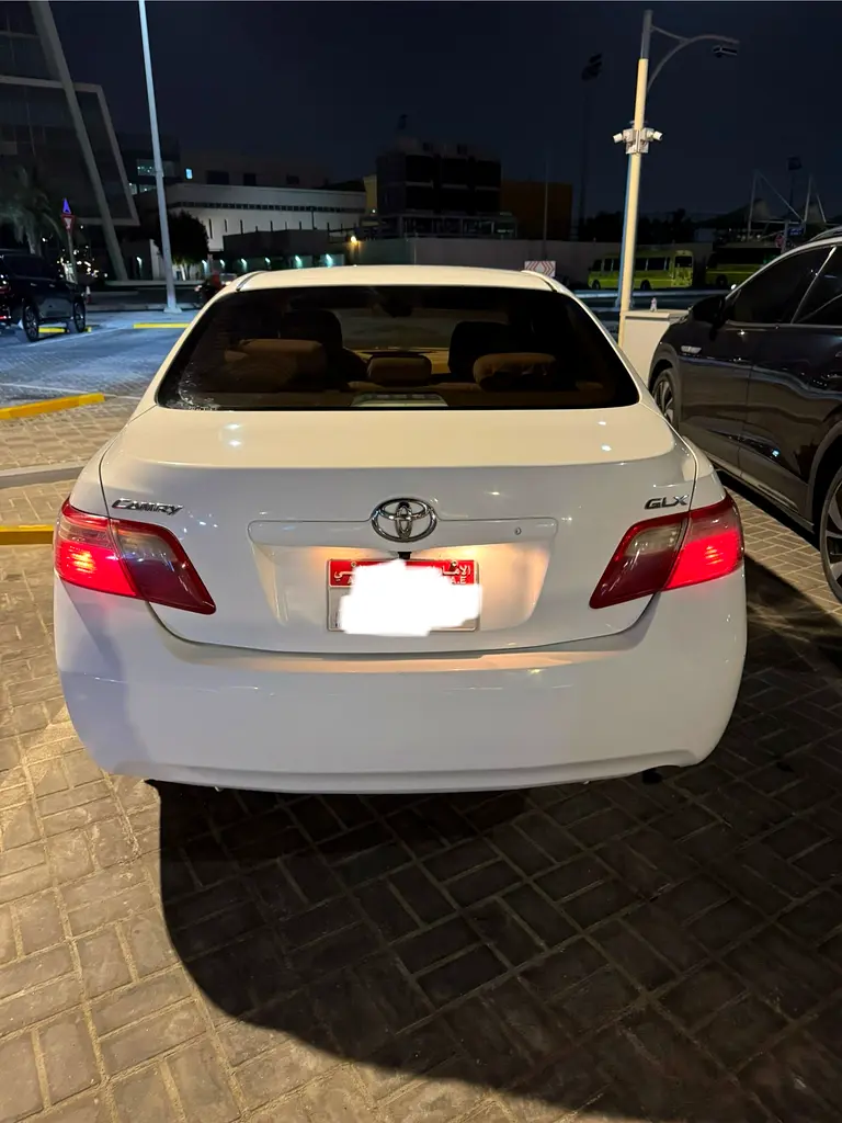Toyota Camry 2008 — photo 1 of 13