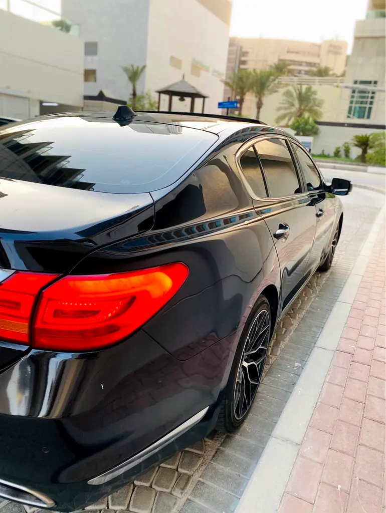 Kia K900 2015 — photo 1 of 9