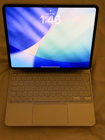 IPad Pro 13 Inch 1TB M4 Silver Wi-Fi Nano Texture With Magic Keyboard AppleCare+