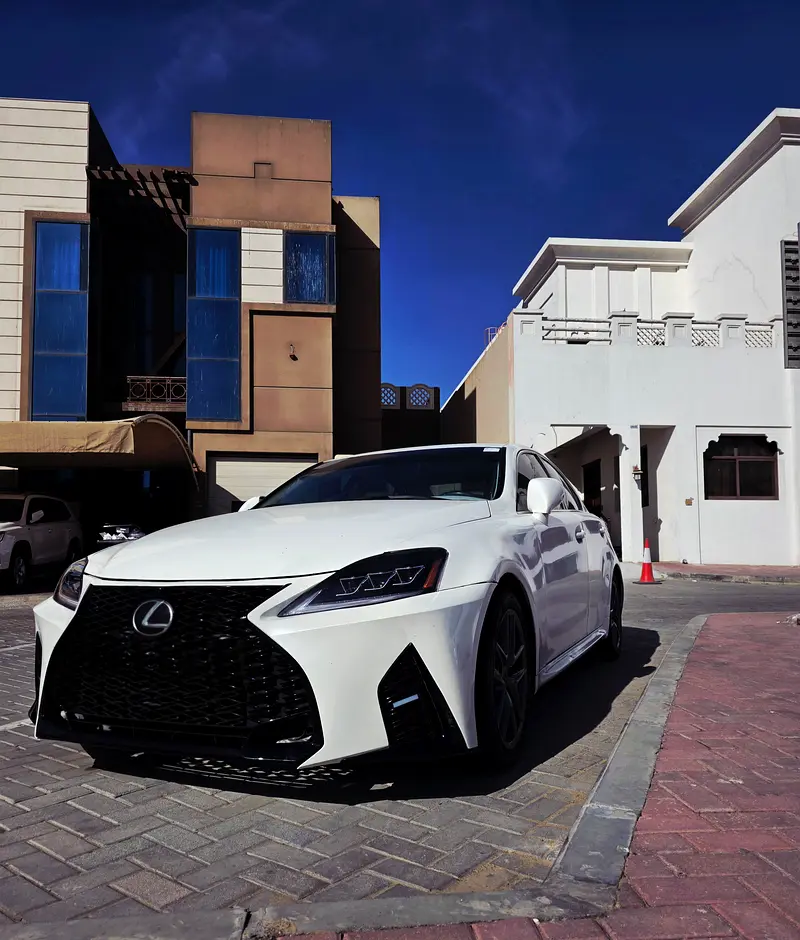 Lexus IS-Series 2009 — photo 1 of 9