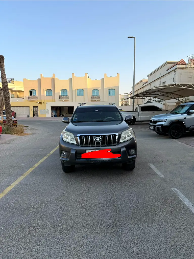 Toyota Prado 2012 — photo 1 of 8