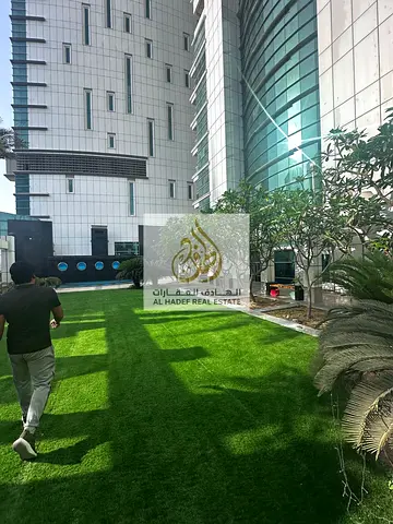 متاح شقة 2BHK في القاسمية ب60 ستور و2بلكونه مع غرفة خادمه ماستر وجم ومسبح وبارنكج وممشي للاطفال