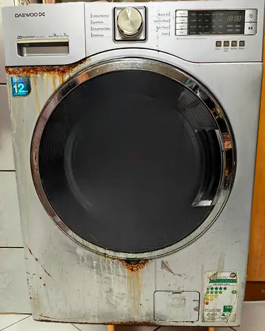 Daewoo Front Load Washer  Dryer- Used, working fine just cosmetic issue. (Rust Around Door)