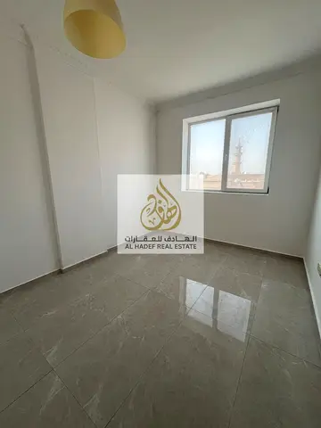 🏡 للإيجار شقة غرفتين وصالة في منطقة المويهات 1 – عجمان  شقة رائعة غرفة وصالة مع 2 حمام وبلكونة تقع في المويهات 1، شارع التلة، بالقرب من شارع الشيخ عم