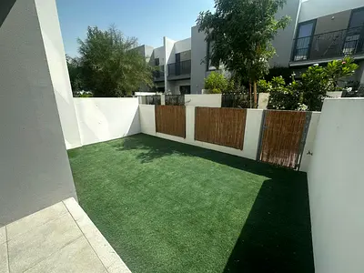 3BR Townhouse | Landscaped | Close to Pool & Gym