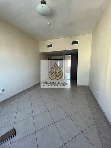 اطلاله ملكية مباشرة على البحر! 💎 شقة 3 غرف وصالة (3BHK) للإيجار في المجاز 1 📍 استمتع بالسكن الفاخر في قلب الشارقة (المجاز 1) بشقة واسعة جداً ومميزا