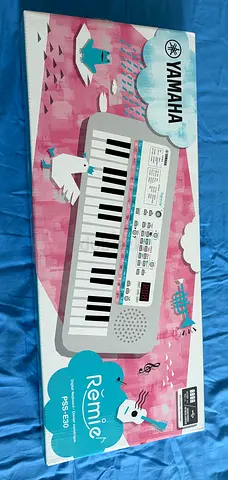 Yamaha Remie PSR-E30 37-Key Kids Keyboard - Like New in Box