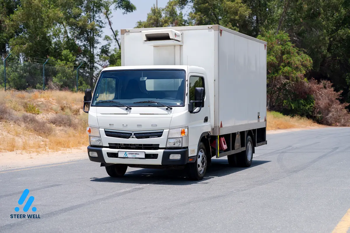 Mitsubishi Canter 2022 — photo 1 of 20