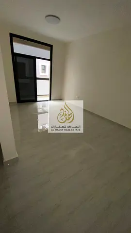 بناية جديدة اول ساكــــــــن  بمنطقة العاليا علي الشارع الرئيسي  قريب جدا من شارع الشيخ محمد بن زايد  غرفة وصالة 2حمام مع بلكونة (( غرفة ماستر )) مساح