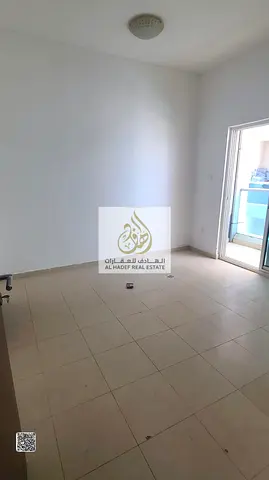 🏡✨ للإيجار السنوي – شقة غرفتين وصالة في سيتي تاور ✨🏡 فرصة مميزة للسكن في موقع استراتيجي وحيوي! شقة واسعة مكونة من غرفتين وصالة بتصميم عملي يناسب الع