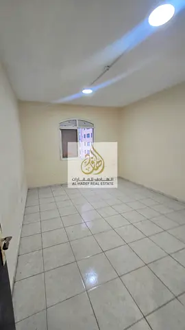 شقة غرفة وصالة مع بلكونة وخزائن حائط | مساحة كبيرة جدًا | الراشدية 3 شارع المرور