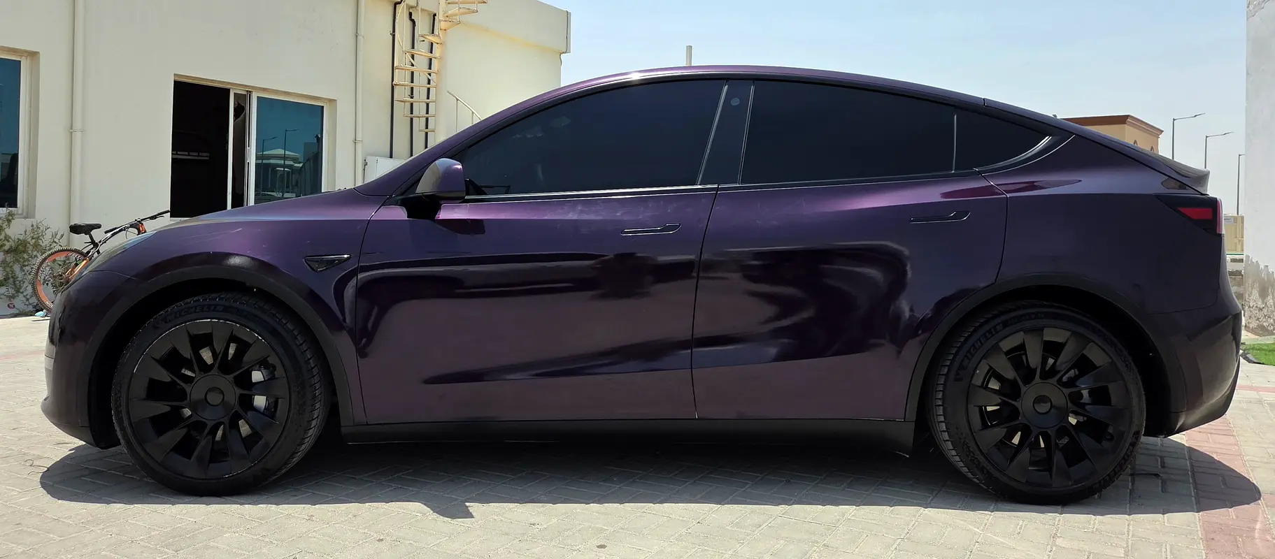 Tesla Model Y 2023 — photo 1 of 6