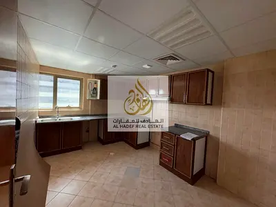 الايجارسنوي عجمان الرشيدية 3 بجوارجراند مول غرفتين وصاله  بلكونه  3 حمام  خزانات بالحوائط   مطبخ غاز مركزي تكيف مركزي مساحات كبيره تشطيبات ممتيزة جدا