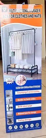 Cloth hanging rack